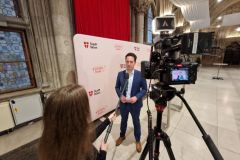 Behind-the-Scenes-Aufnahme einer Medienproduktion (Bild 8)