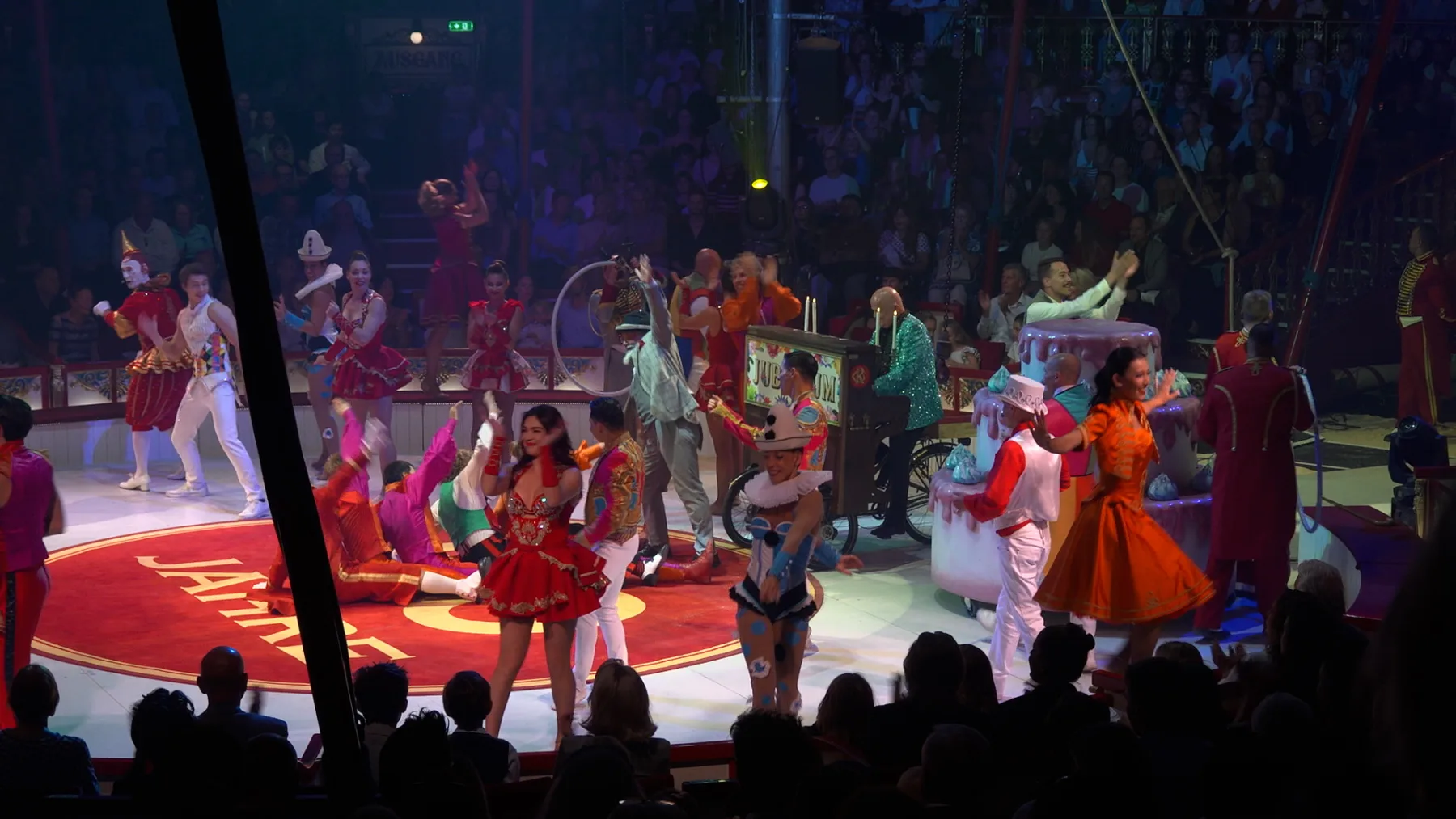 Circus-Theater Roncalli - 50 Jahre Premierengala